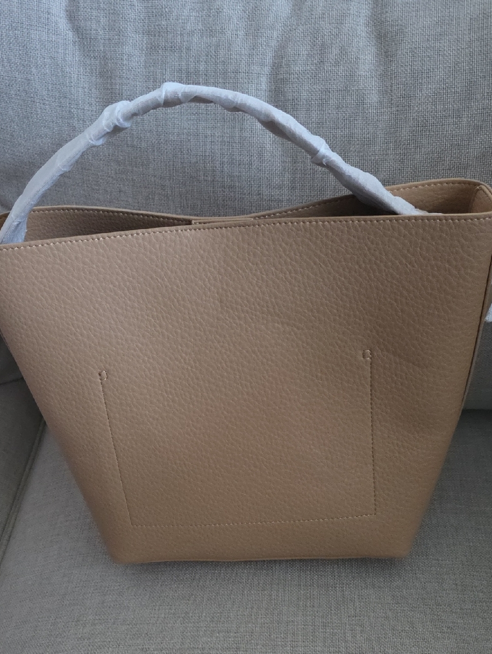 Amazon Essentials Women's Soft Bucket Bag - Picture 4 of 7